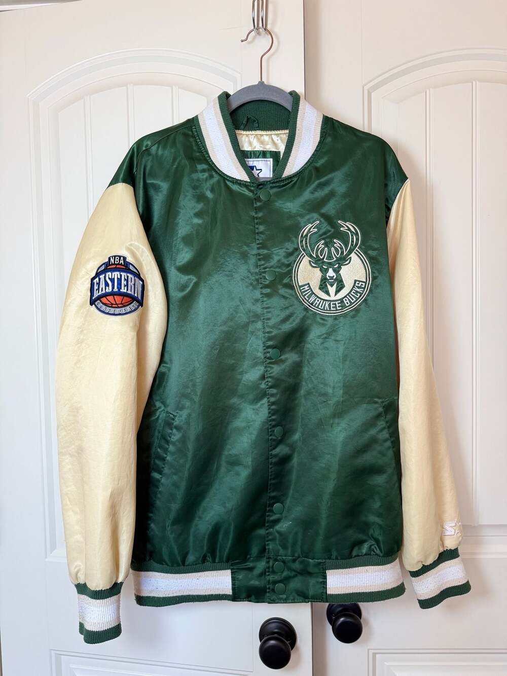XL VTG Starter Milwaukee Bucks Hunter Green/Cream Varsity Satin Full-Snap Jacket
